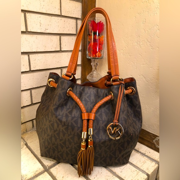 Michael Kors Handbags - 💥PRICE DROP💥Michael Kors - Jet Set Large Gathered Tote Bag